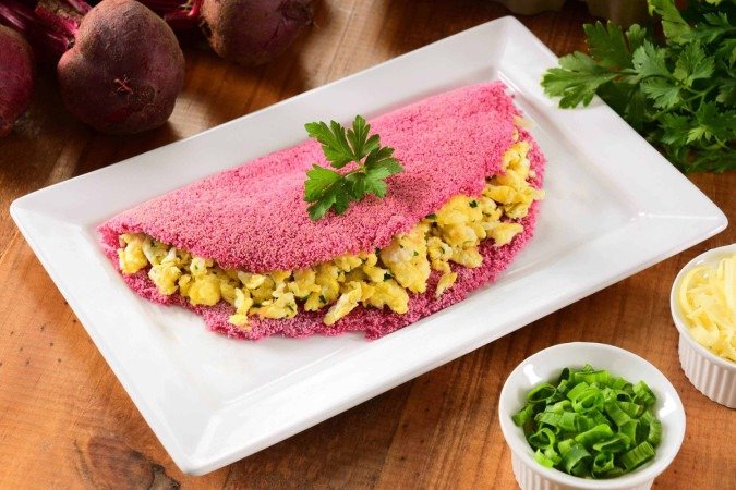 Tapioca de beterraba com ovo mexido (Imagem: Marcelo_Krelling | Shutterstock) -  (crédito: EdiCase)