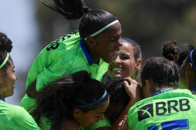 Festa para a primeira vitória do Minas Brasília contra o Real na história do futebol do Distrito Federal - (crédito: Patricy Albuquerque/Minas Brasília) Festa para a primeira vitória do Minas Brasília contra o Real na história do futebol do Distrito Federal - (crédito: Patricy Albuquerque/Minas Brasília)