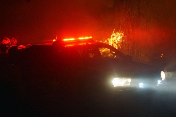 Fogo na noite de segunda (15), próximo à Diretoria de Vigilância Ambiental em Saúde