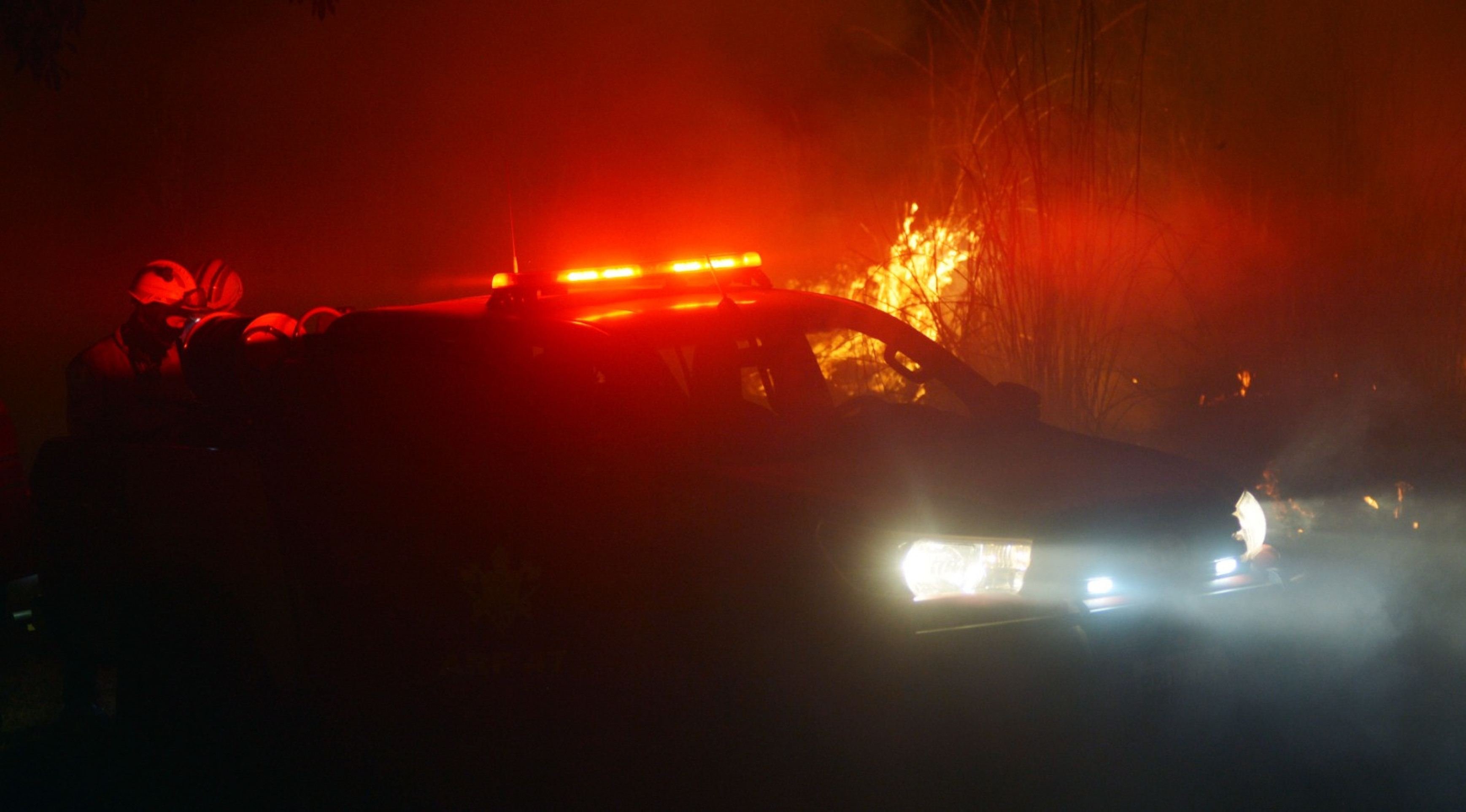Fogo na noite de segunda (15), próximo à Diretoria de Vigilância Ambiental em Saúde