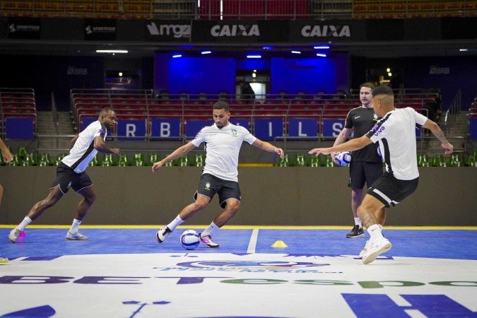 A Seleção Brasileira treinou nesta terça-feira no Ginásio Nilson Nelson no último treino antes da estreia dos hexacampeões mundiais nesta quarta contra a Polônia, em Brasília - (crédito: @jo.marconne/CBF) A Seleção Brasileira treinou nesta terça-feira no Ginásio Nilson Nelson no último treino antes da estreia dos hexacampeões mundiais nesta quarta contra a Polônia, em Brasília - (crédito: @jo.marconne/CBF)