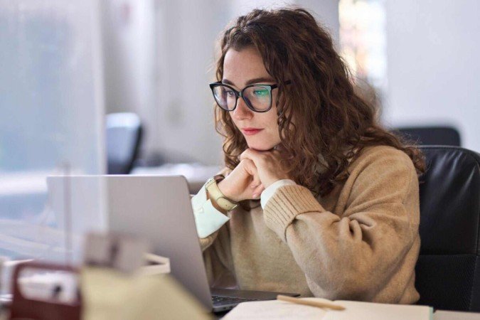 A depressão funcional causa sentimento persistente de vazio, fadiga emocional e perda de sentido na vida (Imagem: insta_photos | Shutterstock) -  (crédito: EdiCase)