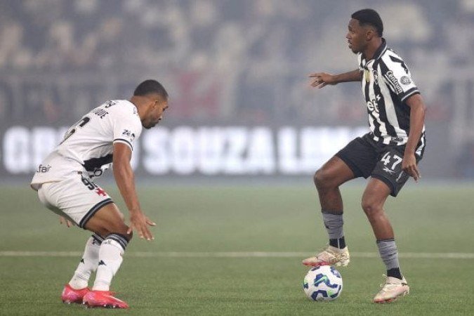 JEFFINHO - Muita fatiada na bola e pouca objetividade. Não conseguiu colocar fogo no segundo tempo - NOTA: 4,0 - Foto: Vitor Silva/Botafogo 