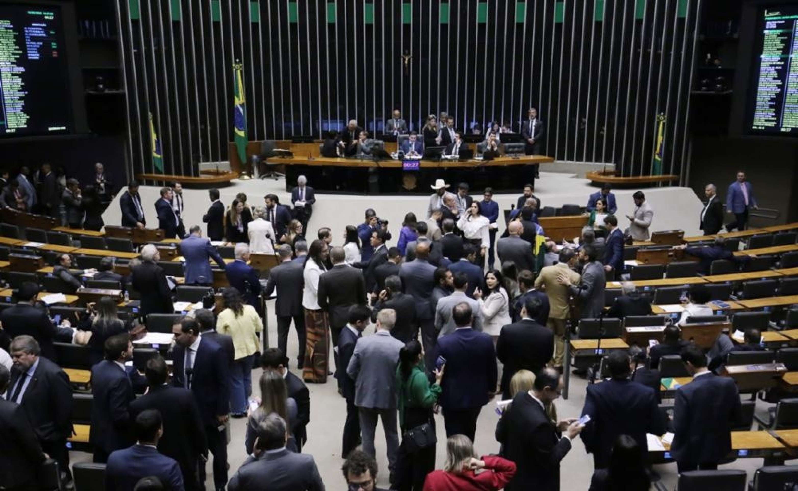 Votação da PEC da Blindagem em dois turnos na noite desta terça-feira na Câmara Votação da PEC da Blindagem em dois turnos na noite desta terça-feira na Câmara