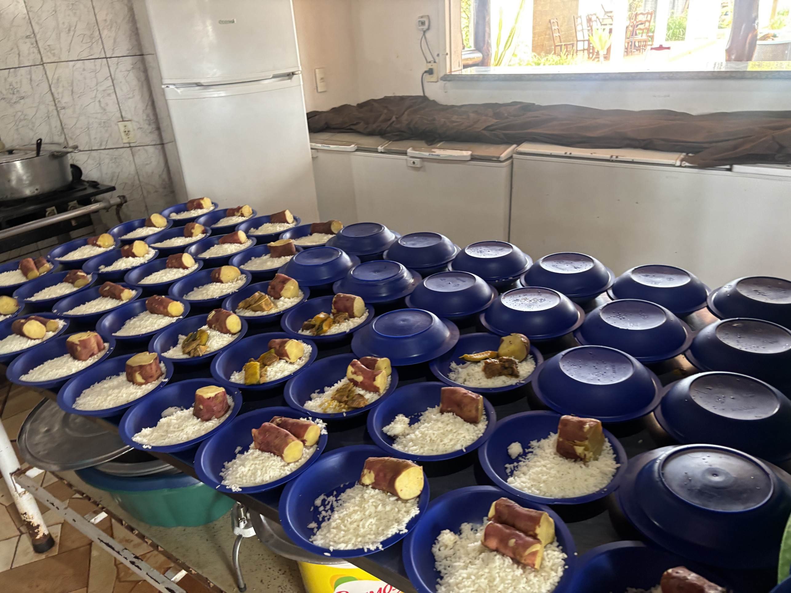 Os internos também relataram que a alimentação era precária