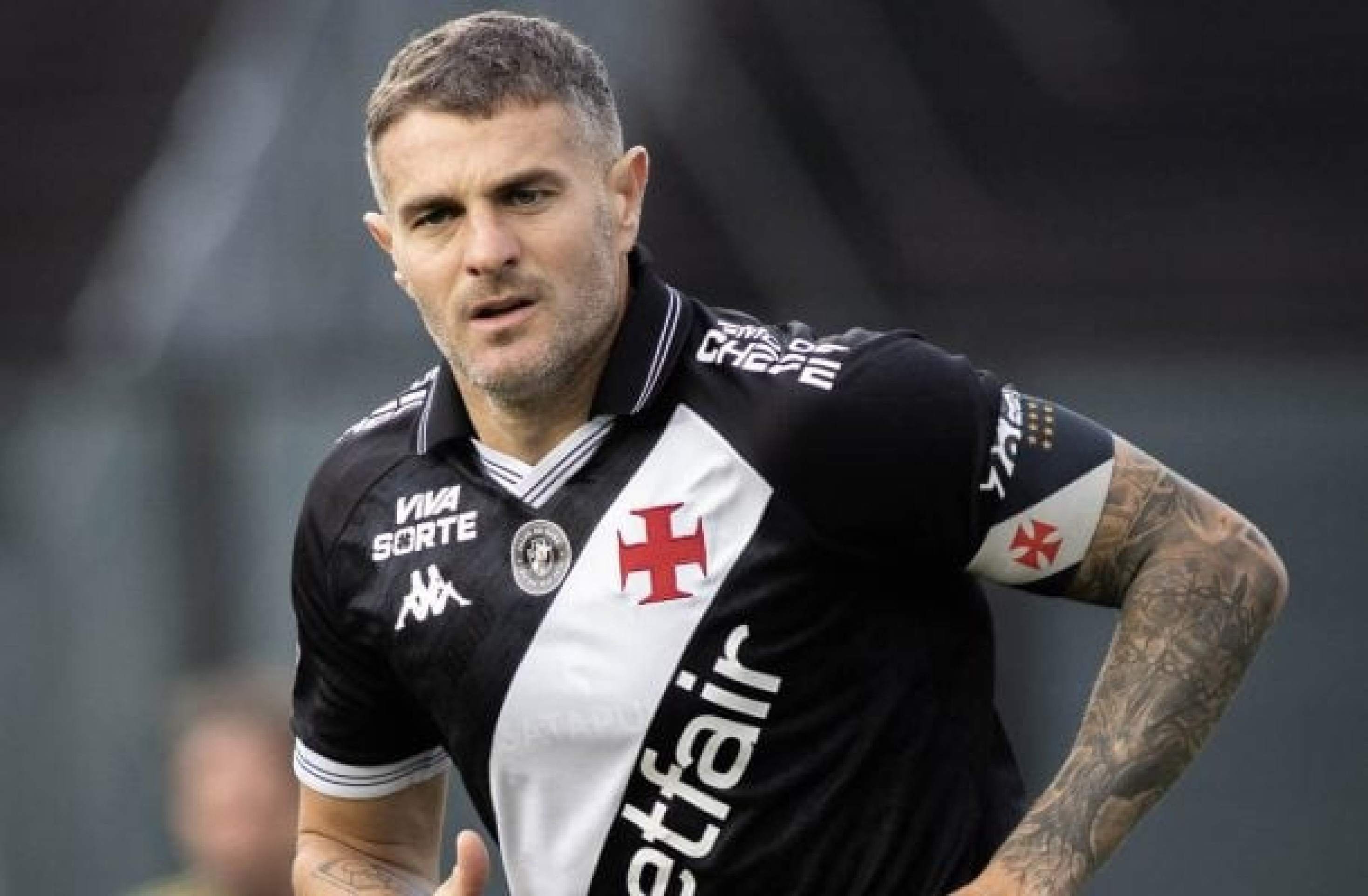 Com escassez de gols, Vegetti é questionado no Vasco e tem titularidade ameaçada