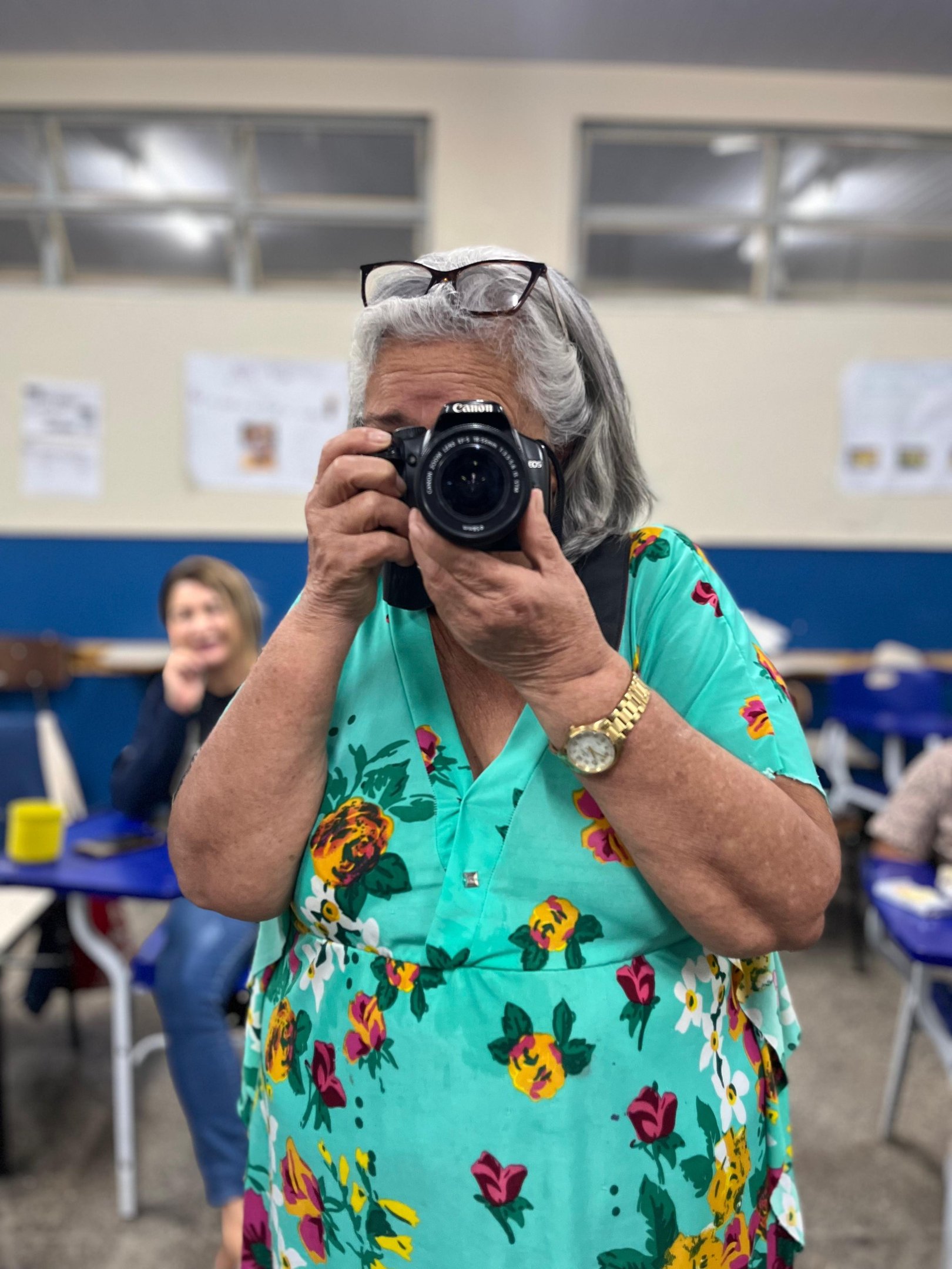 Turma durante oficina de cinema e inclusão digital: ao final, cada grupo produz seu próprio curta-metragem.