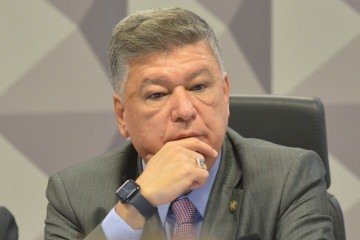 Senador passará por cirurgia de retirada de tumor no estômago neste sábado (6) -  (crédito:  Ed Alves CB/DA Press)