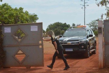 Polícia Civil faz vistoria no Instituto Liberte-se, no Lago Oeste, nesta quinta (18) -  (crédito: Ed Alves/CB/DA Press)