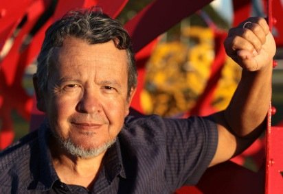  13/06/2018 Cr..dito: Luis Nova/Esp. CB/D.A Press. Brasil. Bras..lia - DF. Projeto pioneiros. O artista Plastico Darlan Rosa com suas esculturas em frente ao Memorial JK. 
     -  (crédito:  Luis Nova/Esp. CB) - 13/06/2018 Cr..dito: Luis Nova/Esp. CB/D.A Press. Brasil. Bras..lia - DF. Projeto pioneiros. O artista Plastico Darlan Rosa com suas esculturas em frente ao Memorial JK. 
     -  (crédito:  Luis Nova/Esp. CB)