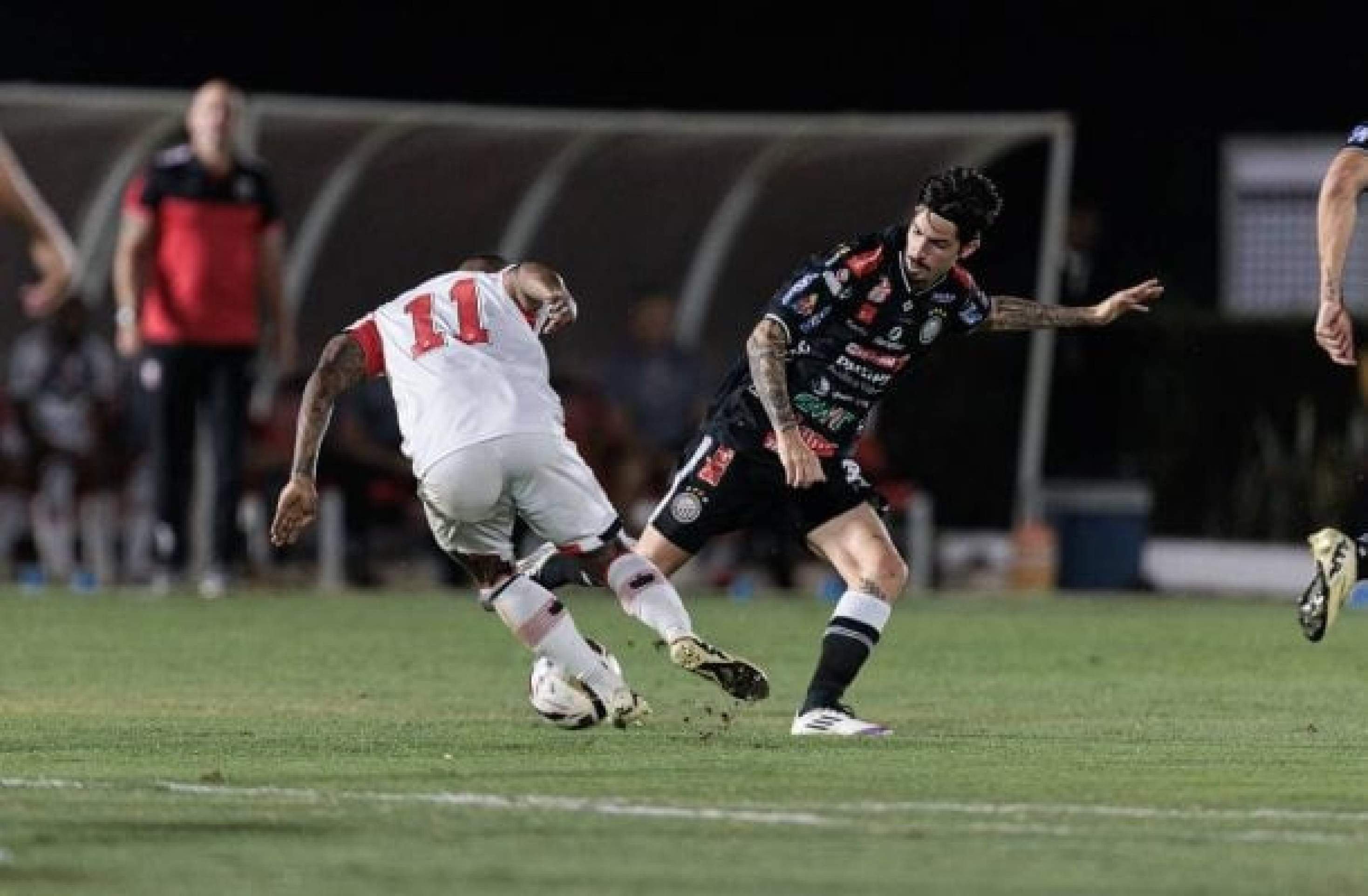 Em jogo com tempos distintos, Botafogo-SP e Operário empatam pela Série B