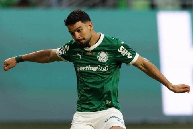 FLACO LÓPEZ     Noite de gala. Puxando ataques, servindo os companheiros (como no gol de Vitor Roque) e sempre buscando o jogo com soluções inteligentes para o passe.  Vive seu melhor momento no Palmeiras.  NOTA: 8,0 — Foto: Cesar Greco / Palmeiras