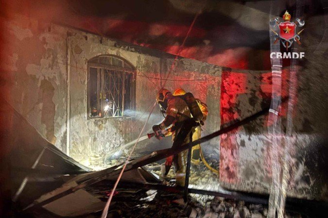 Internos estavam trancados quando o fogo começou na Liberte-se -  (crédito: CBMDF)