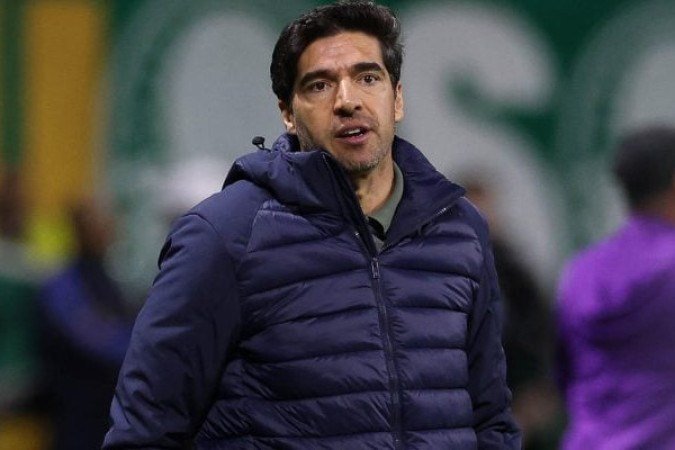 TÉCNICO: ABEL FERREIRA  Deu uma no cravo e outra na ferradura. No primeiro tempo, sua escalação foi primorosa. O River Plate nada fez, e o Verdão abriu 2 a 0 — poderia ter feito quatro. No segundo tempo, porém, Abel recuou demais o time e o fechou ainda mais com as mudanças, tirando dois dos quatro melhores em campo: Andreas e Vitor Roque. Quase deixou escapar a vitória. NOTA: 5,0 — Foto: Cesar Greco / Palmeiras