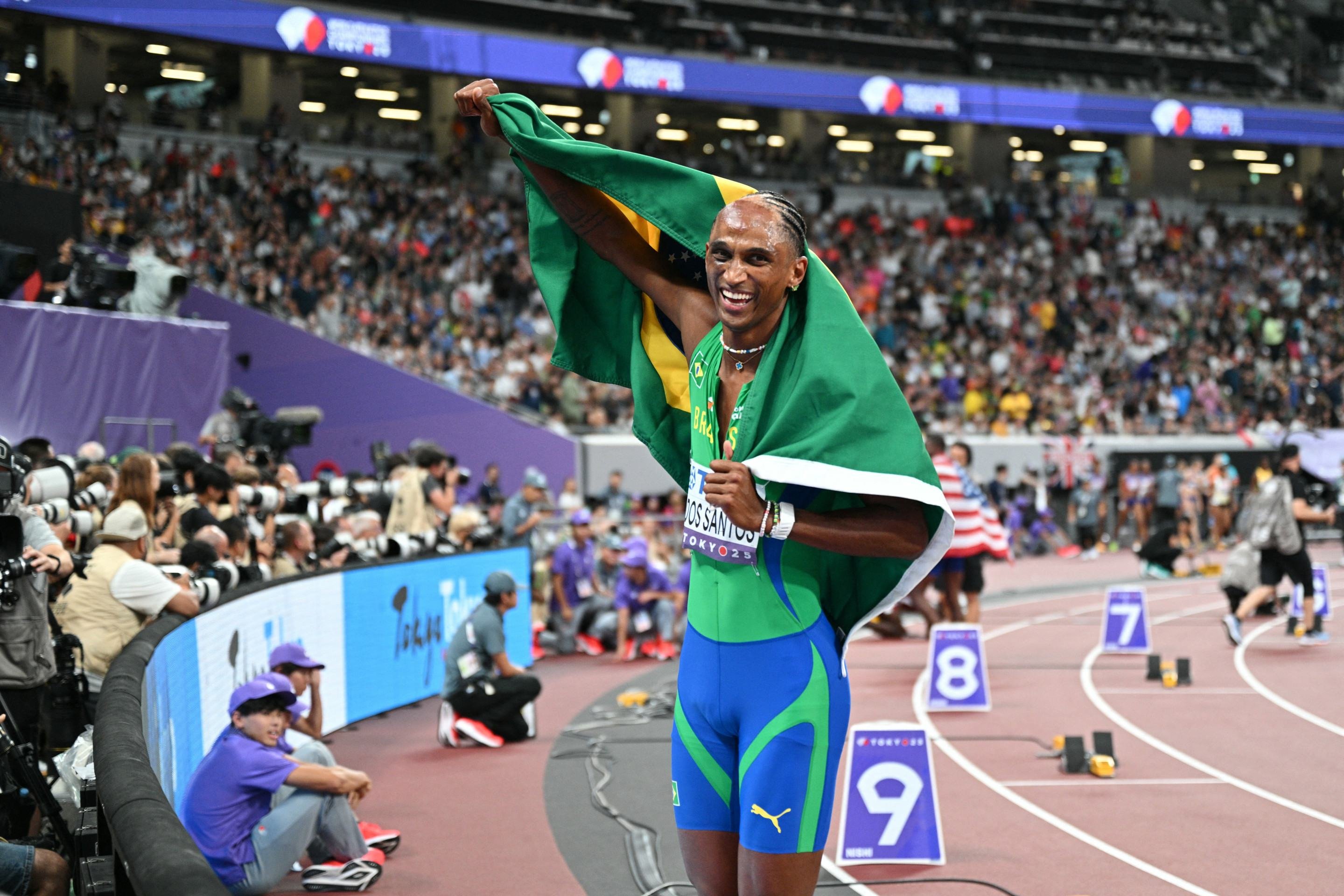 Alison dos Santos foi prata nos 400m com barreiras no Mundial de 2025            