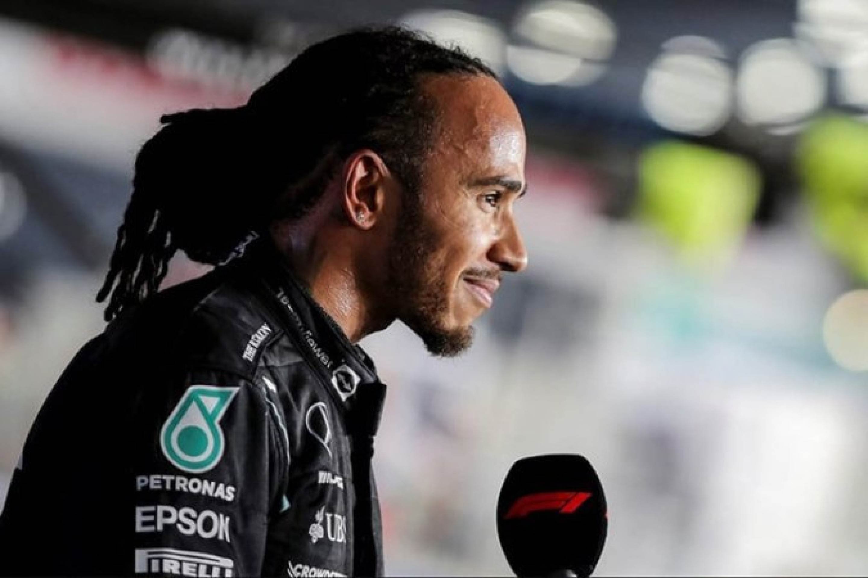 Hamilton desmente rumores sobre saída da Ferrari
