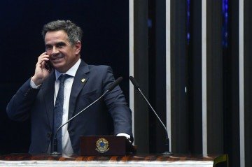 O presidente nacional do PP, senador Ciro Nogueira (PP-PI), indicou nesta sexta-feira (19/9) que pode aceitar discutir a proposta de dosimetria de penas como alternativa a anistia. -  (crédito: Carlos Moura/Agência Senado)