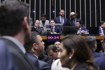 'O Brasil tem que olhar pra frente, tem que discutir aquilo que realmente importa. É preciso olhar para essa nova perspectiva de inaugurar uma agenda que saia dessa dicotomia que nada serve ao país', defendeu o presidente. -  (crédito: Bruno Spada/Câmara)