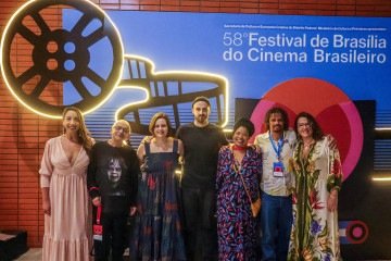 Elenco de ‘Futuro Futuro’, longa apresentado no último dia de mostra do Festival de Cinema -  (crédito: João Pedro Carvalho / CB/DA Press)