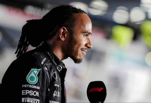 Divulgação site www.mercedesamgf1.com)