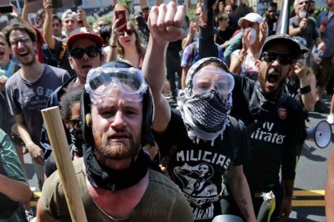 Membros da Antifa em um comício do ativista de direita radical Joey Gibson em Oregon, em 2018 - (crédito: Getty Images) Membros da Antifa em um comício do ativista de direita radical Joey Gibson em Oregon, em 2018 - (crédito: Getty Images)