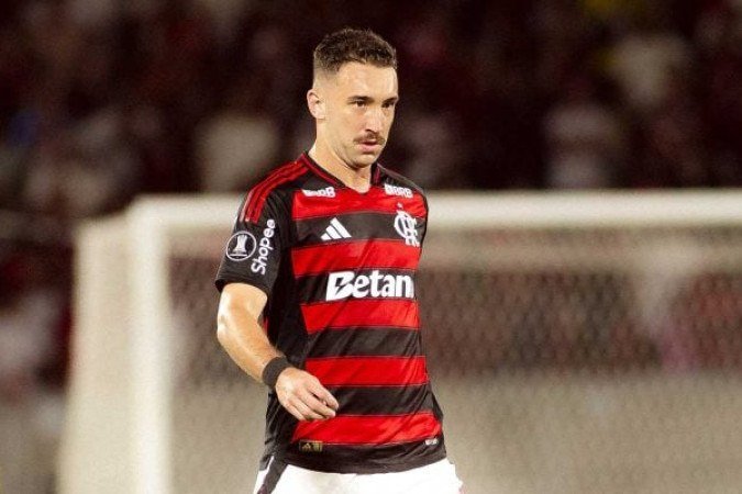 LEO ORTIZ – Errou mais passes do que o normal, mas fez um jogo consistente e, na reta final, conseguiu rechaçar bolas perigosas. Mandou bem. NOTA 6,5. Foto: Adriano Fontes / Flamengo