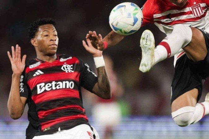 PLATA – Muito bom primeiro tempo, buscando jogo, forçando a marcação e dando belo passe para o gol de Pedro aos 15 segundos. Manteve a pegada no segundo tempo. Tanto o primeiro amarelo quanto o segundo, que resultou em sua expulsão, foram exagerados. NOTA 6,5. Foto:  Gilvan de Souza / Flamengo