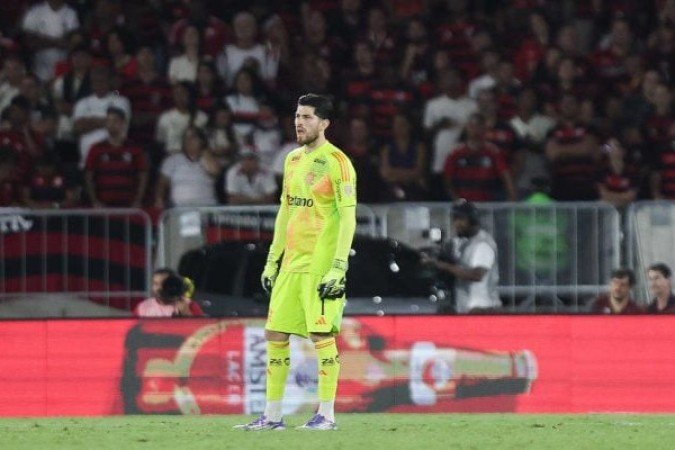 ROSSI - Apenas uma defesa foi difícil, já no fim do segundo tempo. Seguro quando acionado. O gol que levou foi no contrapé. NOTA 6,0. Foto:  Gilvan de Souza / Flamengo
