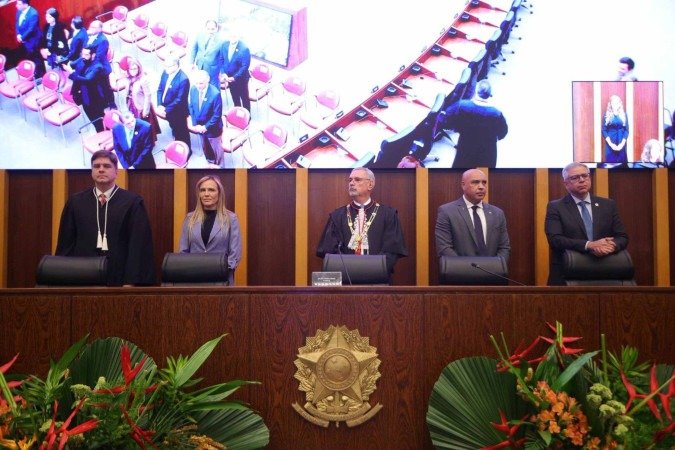 O procurador-geral de justiça, Georges Seigneur; a vice-governadora Celina Leão; o presidente do TJDFT, Waldir Leôncio; o presidente da Câmara Legislativa, Wellington Luiz; e o presidente da OAB-DF, Paulo Maurício Siqueira