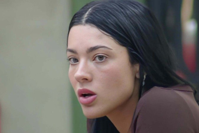 A Fazenda: Namorada de Belo é pega no flagra e é desmentida ao vivo -  (crédito: Reprodução/Record)