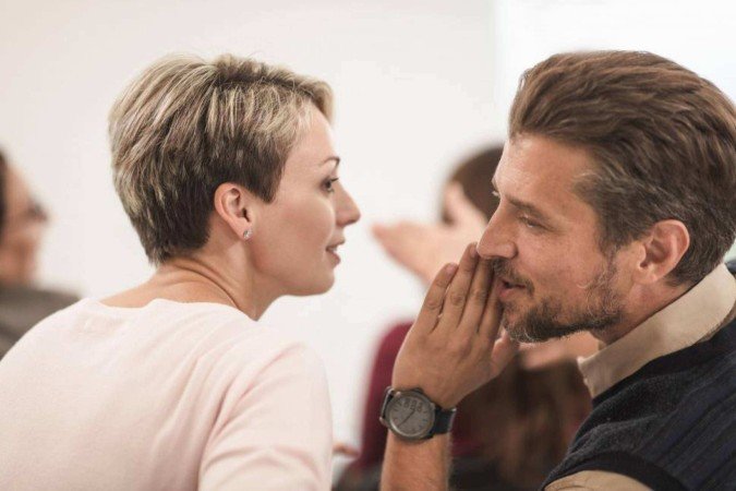 No estudo, os casais puderam fofocar à vontade, longe do ambiente controlado, favorecendo a naturalidade do experimento - (crédito: Freerange Stock/Divulgação ) No estudo, os casais puderam fofocar à vontade, longe do ambiente controlado, favorecendo a naturalidade do experimento - (crédito: Freerange Stock/Divulgação )