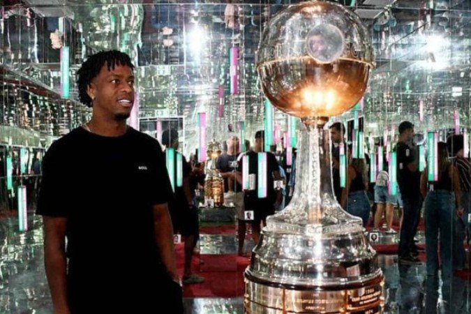 Keno ao lado da cobiçada taça da Libertadores, que o Fluminense conquistou em 2023 - (crédito: Fotos: Mailson Santana/FFC) Keno ao lado da cobiçada taça da Libertadores, que o Fluminense conquistou em 2023 - (crédito: Fotos: Mailson Santana/FFC)