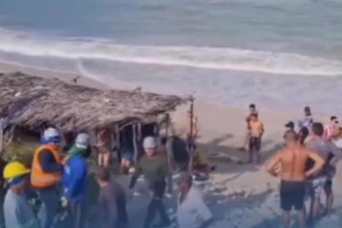 O homem foi retirado das águas já em parada cardiorrespiratória -  (crédito: Reprodução/Tibau Notícias Pipa)