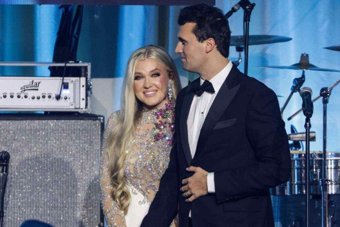 Erika e Charlie Kirk em evento em janeiro de 2025 -  (crédito: AFP)