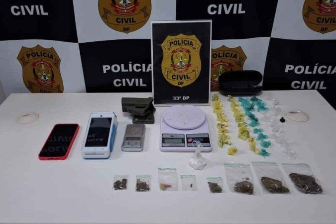 Além das drogas, os suspeitos usavam balanças de precisão utilizadas para fracionar e preparar o entorpecente para venda -  (crédito: Material cedido ao Correio)