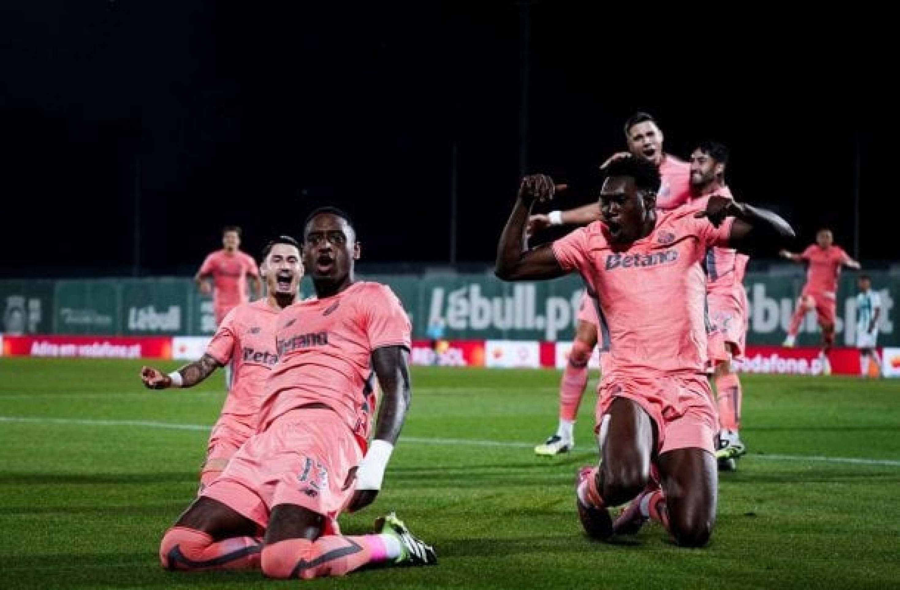 Porto detona o Rio Ave, segue com 100% e na ponta do Português