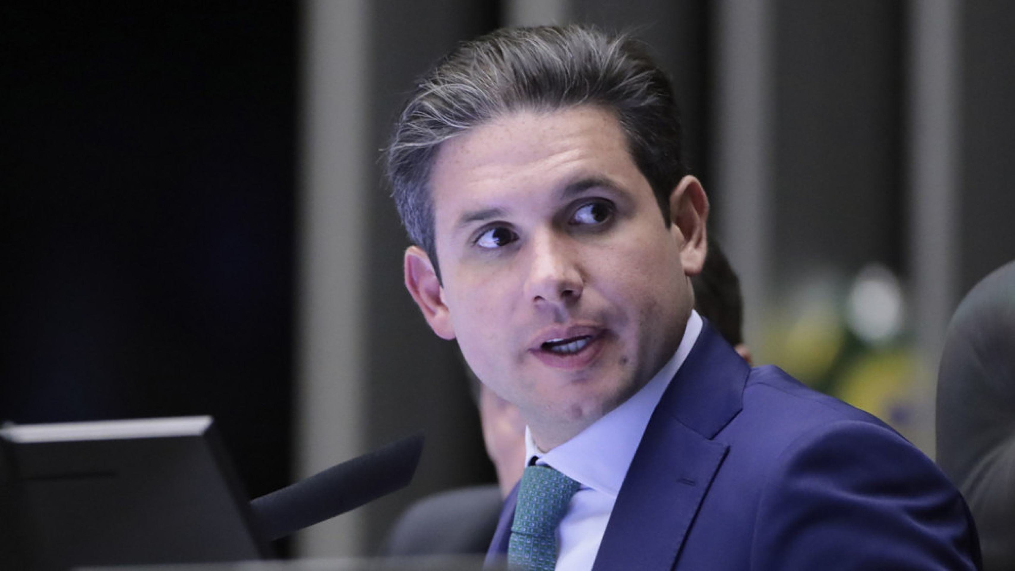 Após agradar aos bolsonaristas com anistia, Motta faz gestos para o governo - Platobr Politica