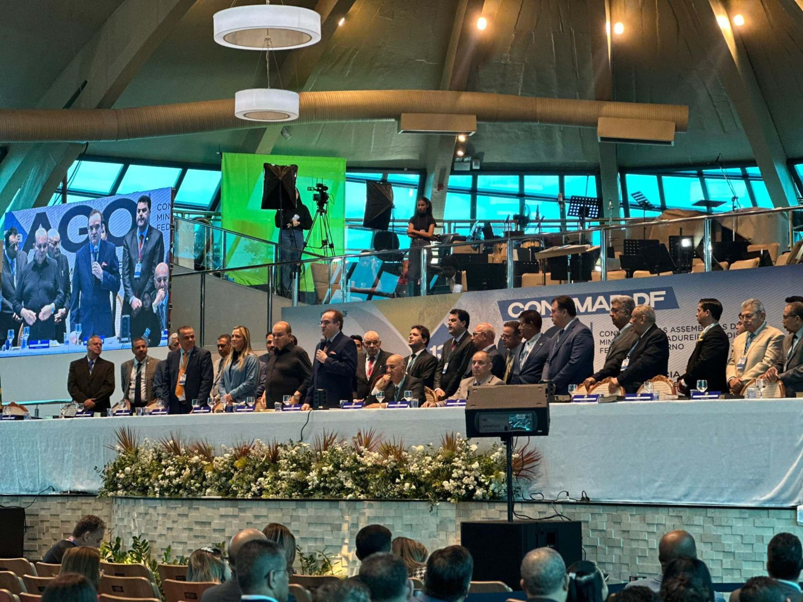 Ibaneis e Celina marcam presença em convenção religiosa nesta sexta