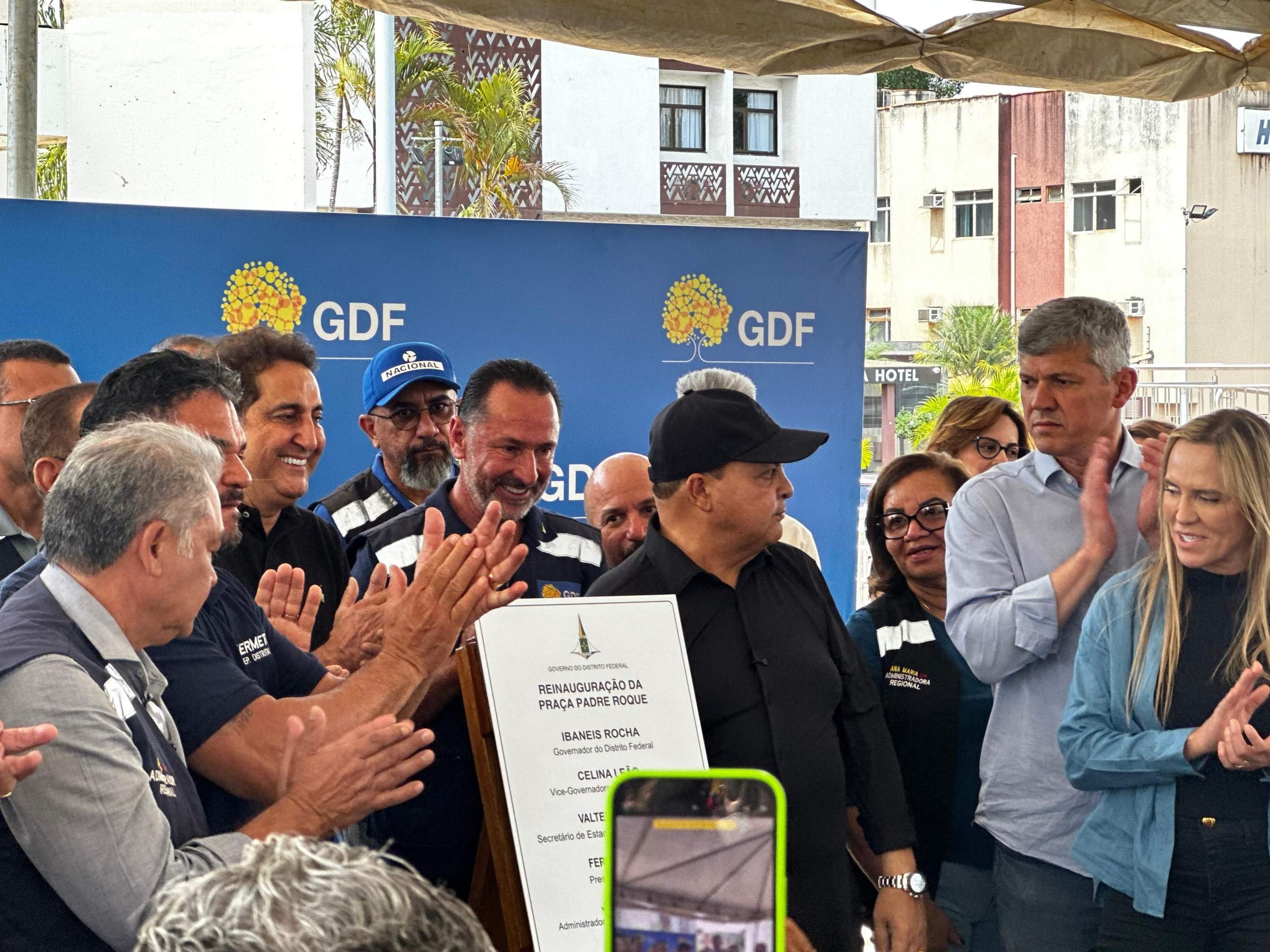 Governador reinaugura praça Padre Roque, no Núcleo Bandeirante