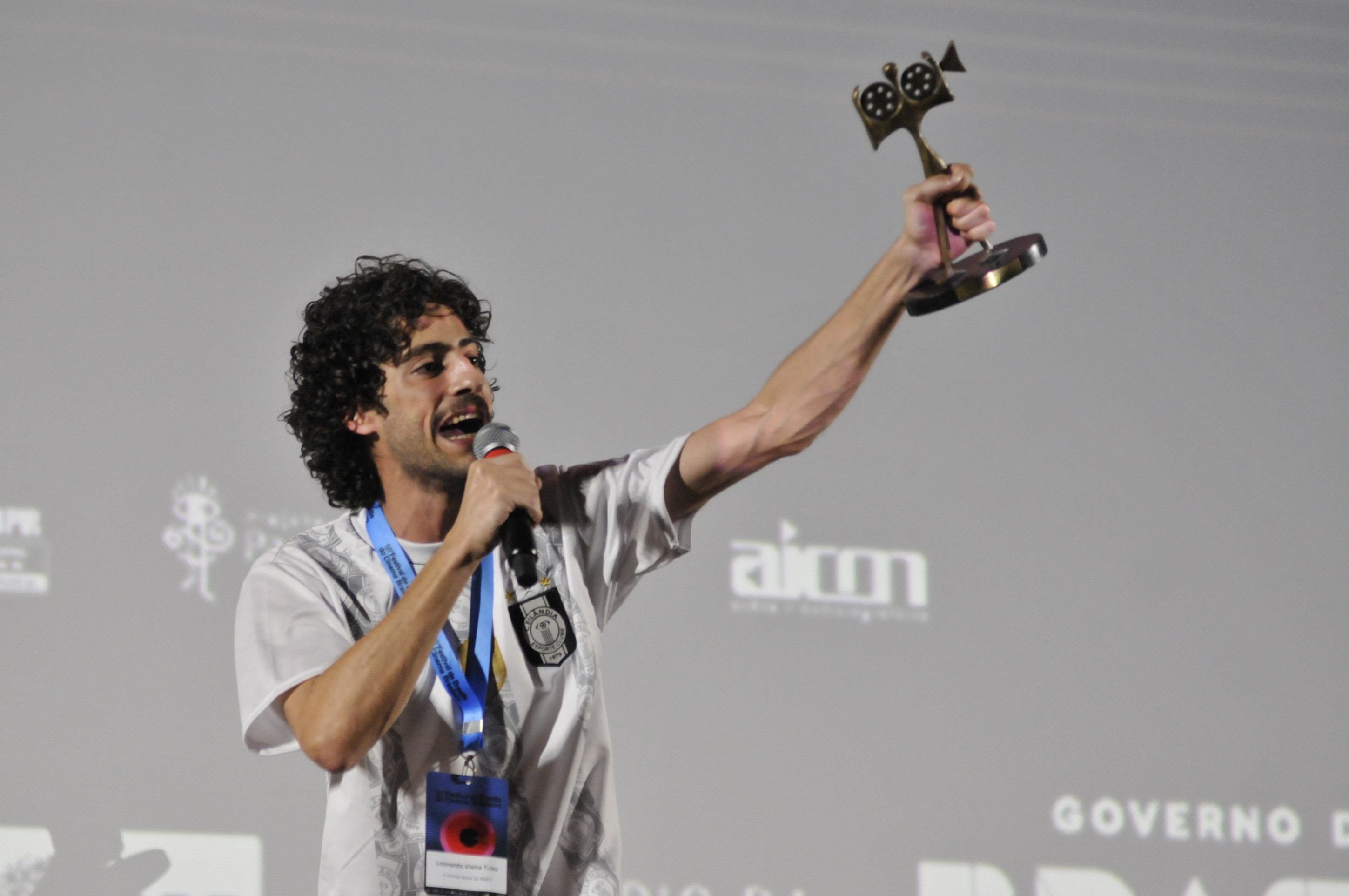   20.09.2025. Minervino Junior CB/DA Press. Festival de Brasília do Cinema Brasileiro- A ultima noite da radio,  Premio melhor ator, Leonardo Vieira Teles 
