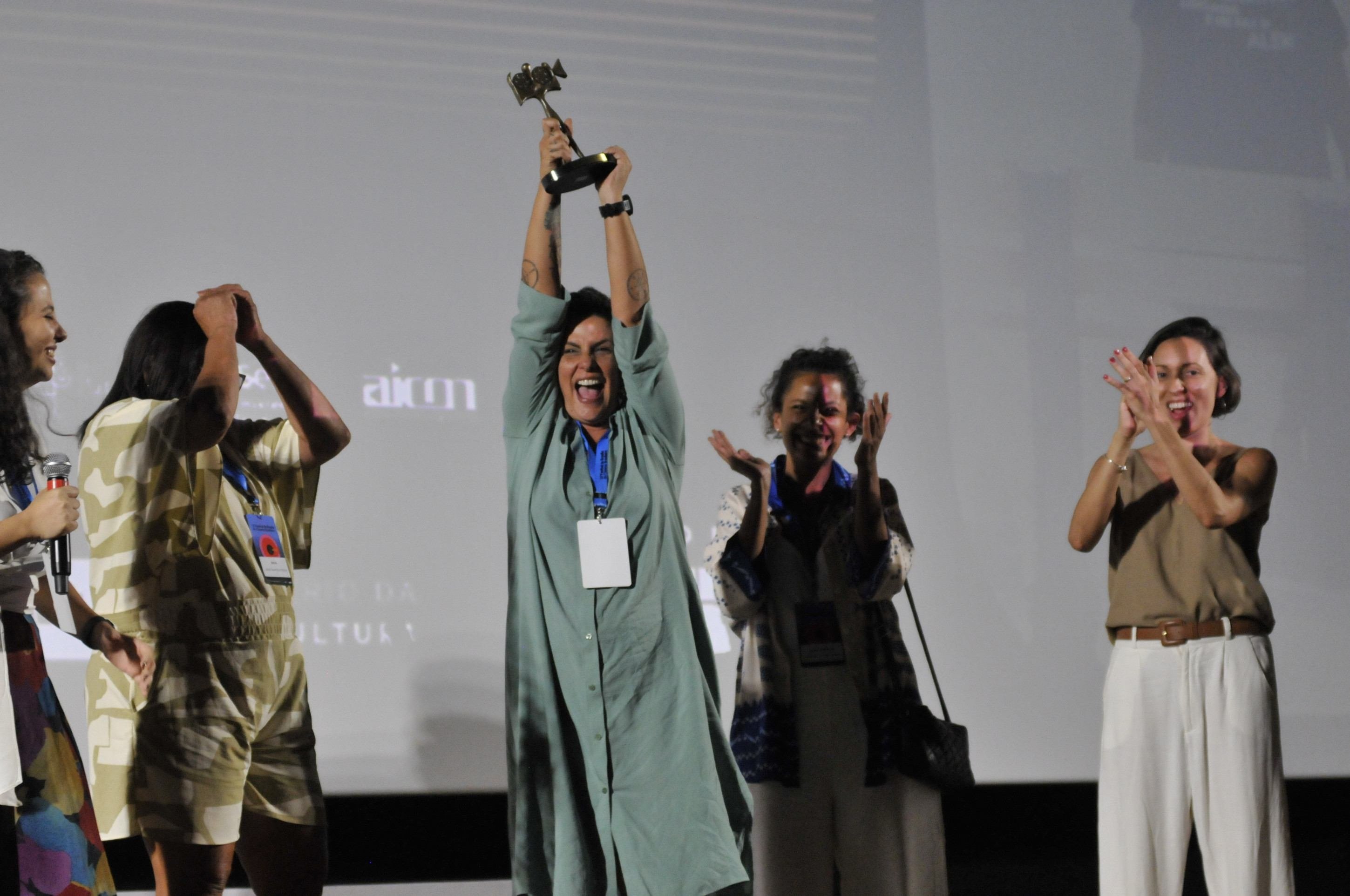   20.09.2025. Minervino Junior CB/DA Press. Festival de Brasília do Cinema Brasileiro-- Claudia Daibert filme maré viva maré morta - melhor longa metragem