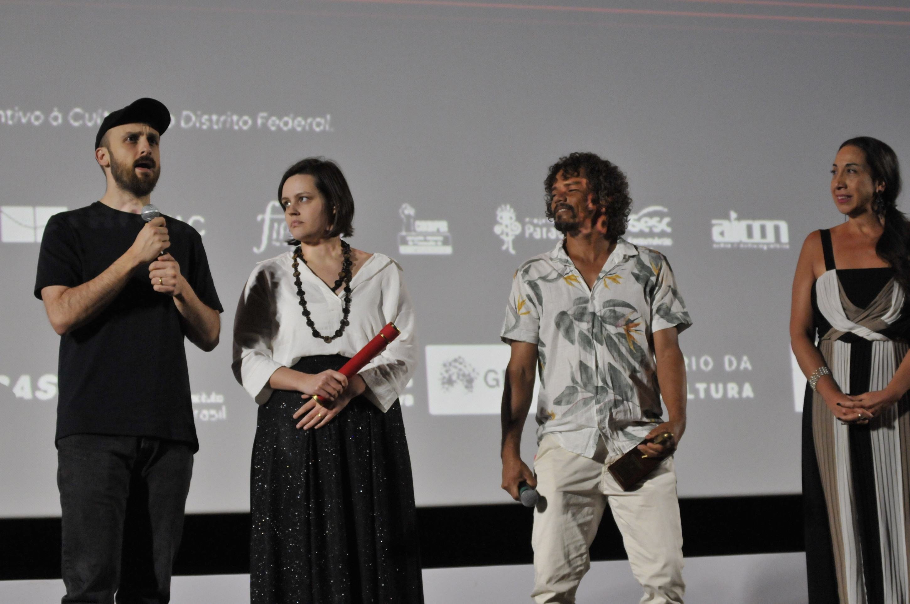   20.09.2025. Minervino Junior CB/DA Press. Festival de Brasília do Cinema Brasileiro. Futuro Futuro, de Davi Pretto, melhor longa metragem juri oficial. 