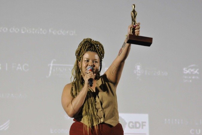  Karol Maia, melhor direção pelo longa
 Aqui não entra luz na competição nacional