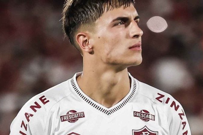 BERNAL -  Substituiu Hércules e deixou a desejar, principalmente no setor ofensivo - Nota 6,0 - Foto: Lucas Merçon/Fluminense 