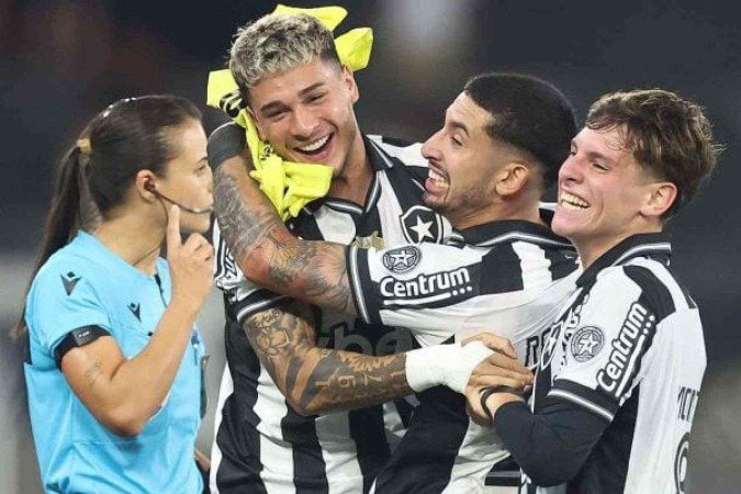 Com um jogador a menos, Botafogo vence o Atlético-MG e dorme no G4 do Brasileirão -  (crédito: Foto: Vitor Silva/Botafogo)