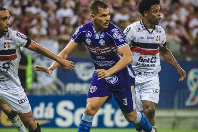 Santa Cruz empata com Maranhão e se classifica para a final - (crédito: oto: Iury Oliveira / Maranhão AC) Santa Cruz empata com Maranhão e se classifica para a final - (crédito: oto: Iury Oliveira / Maranhão AC)