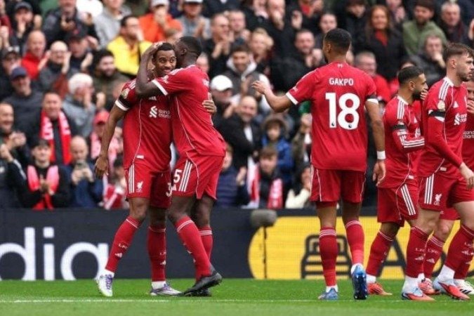 Gravenberch é celebrado após abrir o placar para o Liverpool contra o Everton - (crédito: Foto: Stu Forster/Getty Images) Gravenberch é celebrado após abrir o placar para o Liverpool contra o Everton - (crédito: Foto: Stu Forster/Getty Images)