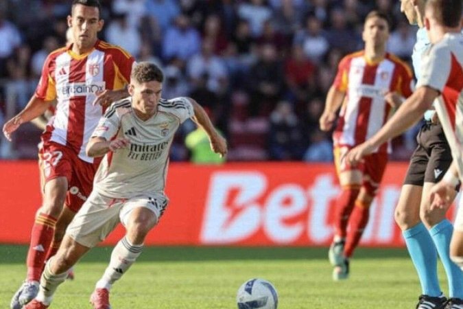 Benfica parte mais uma vez para o ataque com velocidade - (crédito: Foto: Divulgação / Benfica) Benfica parte mais uma vez para o ataque com velocidade - (crédito: Foto: Divulgação / Benfica)