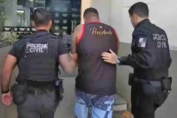 Policiais prenderam Tiago de Souza Câmara Melo, o Boinha, presidente da Torcida Jovem do Flamengo - (crédito: - Reprodução de Vídeo) Policiais prenderam Tiago de Souza Câmara Melo, o Boinha, presidente da Torcida Jovem do Flamengo - (crédito: - Reprodução de Vídeo)