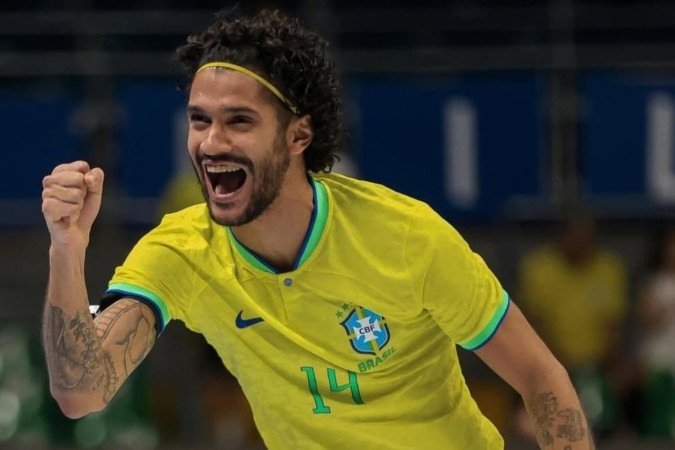 Copa das Nações: Brasil goleia Paraguai e enfrenta a Polônia na final